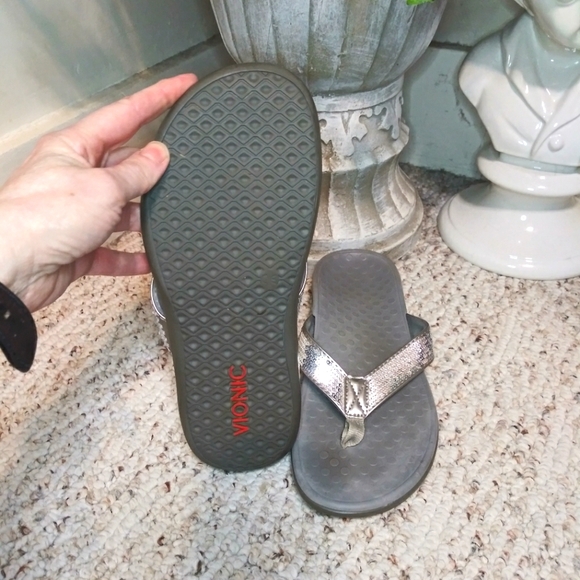 Vionic Tide Silver Sequin Trimmed Flip-Flop Sandals - Picture 5 of 6